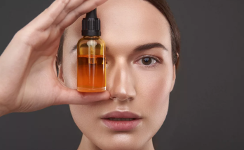 Уход за кожей лица с эфирными маслами: какие выбрать и для чего использовать