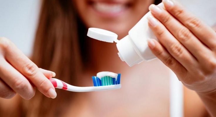 Как ухаживать за зубами с эфирными маслами