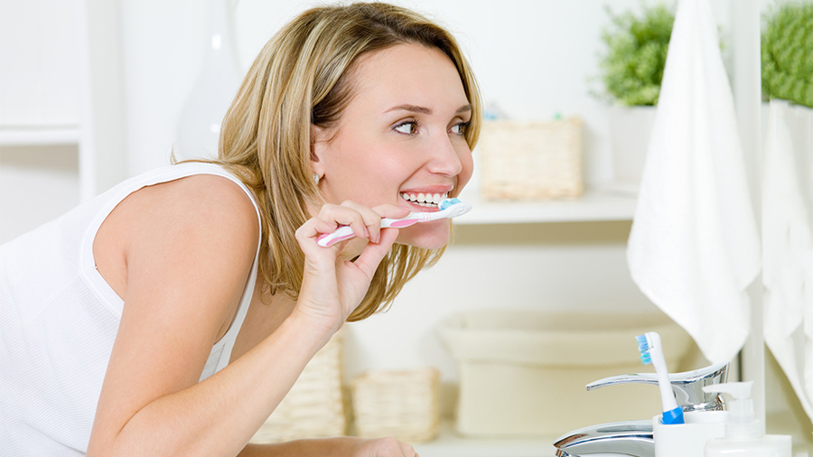 Как ухаживать за зубами с эфирными маслами